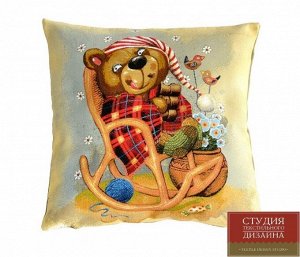 Подушка декоративная Баловни Медвежонок в кресле, гобелен 45х45см
