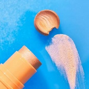 Хайлайтер в стике essence Baby got holo glow highlighter stick 10