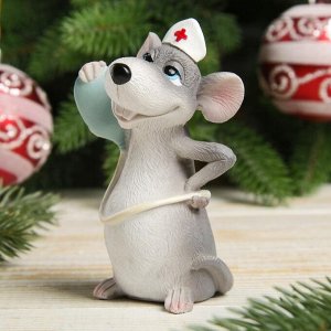 Сувенир полистоун "Серая мышка - медсестра с клизмой" 9х5,7х5,5 см