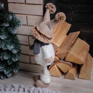 Кукла интерьерная "Снеговик в коричневой шапочке" 47 см