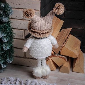 Кукла интерьерная "Снеговик в коричневой шапочке" 47 см
