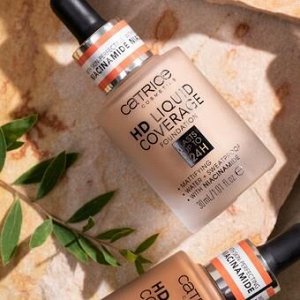 Тональная основа Catrice HD Liquid coverage foundation 030 Sand Beige