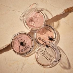 Хайлайтер Catrice More Than Glow Highlighter 030 Beyond Golden Glow золотой
