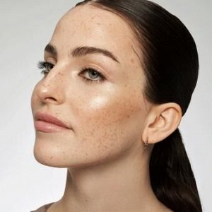 Многофункциональный тинт для глаз, губ и лица Catrice All Over Glow Tint 010