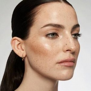 Многофункциональный тинт для глаз, губ и лица Catrice All Over Glow Tint 020
