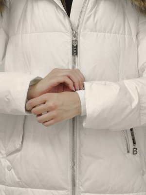 Куртка женская зимняя с мехом енот премиум класса бежевого цвета 381B