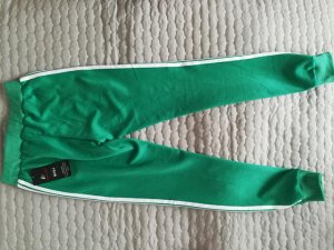 Спортивные брюки. Зелёные с лампасами