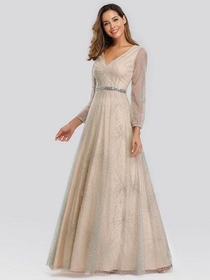 Элегантное светлое вечернее длинное платье с длинными рукавами и глубоким V-образным вырезом 