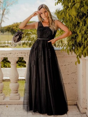 Элегантное черное вечернее платье с вышивкой и открытой спиной 