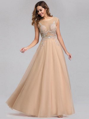 Вечернее длинное светлое платье с бисером и блестками