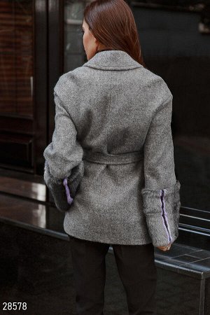 Короткое шерстяное пальто