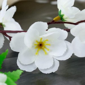 Цветы искусственные "Ветка яблони" 4,5*58 см, белый