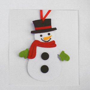 Набор для творчества - создай ёлочное украшение из фетра «Снеговичок в красном шарфике»