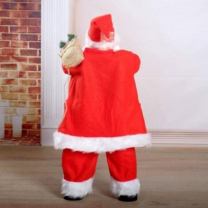 Дед Мороз "Красная шубка со снежинками, в очках, с фонариком" двигается с подсветкой, 70 см