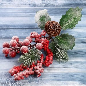 Декор "Зимние грезы" ягоды шишка иней хвоя, 26 см