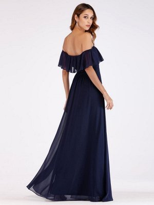 Вечернее длинное  синее платье с открытыми плечами  и разрезом