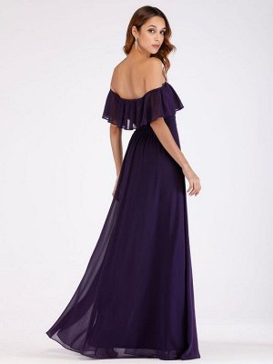 Вечернее длинное  фиолетовое платье с открытыми плечами  и разрезом