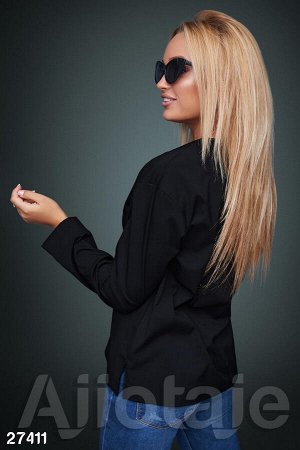 Блузка черного цвета с V-образным вырезом