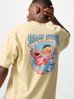 UNIQLO UT - хлопковая футболка унисекс с принтом &quot;Улица сезам&quot; - 41 YELLOW