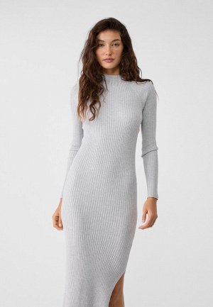 Платье Трикотажное платье с водолазкой (Strickkleid mit Rollkragen) Облегающее трикотажное платье с длинными рукавами, воротником стойкой и разрезом по бокам.