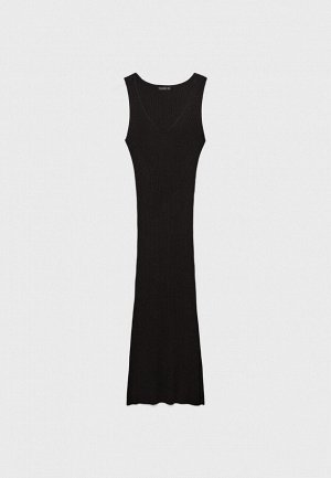 Платье Длинное трикотажное платье с V-образным вырезом (Langes Strickkleid mit V-Ausschnitt) Длинное облегающее платье без рукавов с V-образным вырезом. Низ с боковым разрезом.