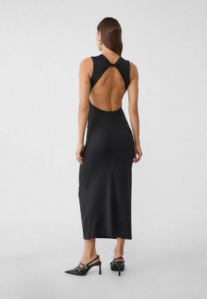 Платье Длинное платье с открытой спиной (Langes Kleid mit freiem R?cken) Длинное облегающее фигуру платье без рукавов с круглым вырезом. Открытая спина, оборчатая ткань с эффектом запаха по бокам.