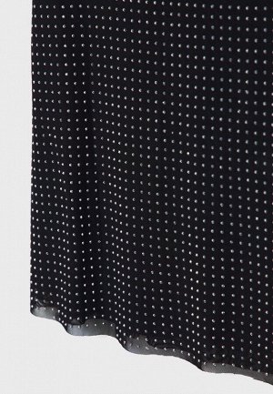 Платье Блестящее короткое платье из тюля (Gl?nzendes kurzes Kleid aus T?ll) Короткое полупрозрачное платье с открытыми плечами, регулируемым вырезом-халтер, шнуровкой и тканевой деталью с аппликацией 