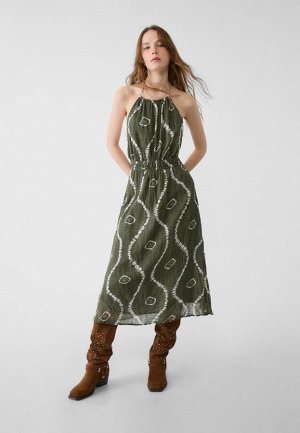 Платье Струящееся платье миди с вырезом халтер и принтом (Flie?endes Neckholder-Midikleid mit Print) Струящееся платье миди с регулируемым вырезом-халтер и шнуровкой. Комбинированные контрастные шнуры