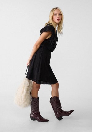 Платье Струящееся платье с короткими воланами (Kleid flie?end kurz Volants) Короткое струящееся платье с V-образным вырезом, короткими рукавами и эластичным поясом. С воланами и кружевом соответствующ