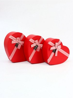 Набор подарочных коробок сердце 3 в 1, красный с розовым бантом, 31x27x13.3; 28x25x11.7; 26x23x10.3 см