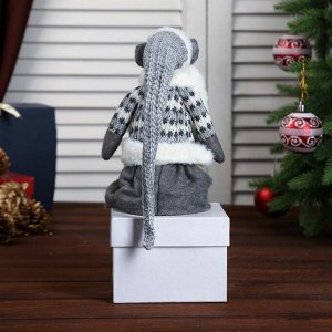 Кукла интерьерная "Серая мышка в серой юбочке и свитере с сердечком" 63х12х14 см