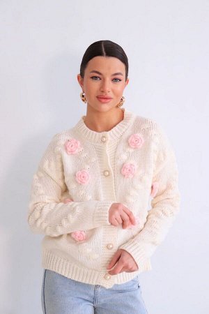 Кардиган молочный с вязаными розами