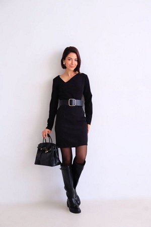 Платье чёрное с асимметричным вырезом