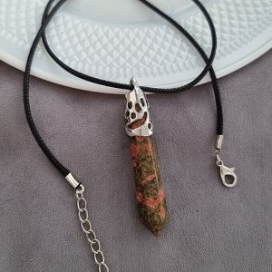 Кулон со шнурком из натурального камня горный Унакит, 1048, арт.218.226
