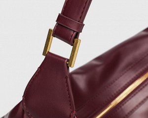 Сумка Одна из самых модных и популярных моделей бренда &quot; ZARA &quot;.
Материал : экокожа
Размер: см.фото