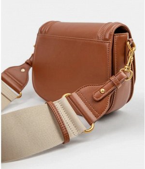 Сумка Сумка бренда &quot; ZARA &quot;- это всегда отменный стиль и высокое качество.Комплектуется 2-мя длинными ремнями: узким кожаным и широким тканевым.
Материал : экокожа
Размер: см.фото