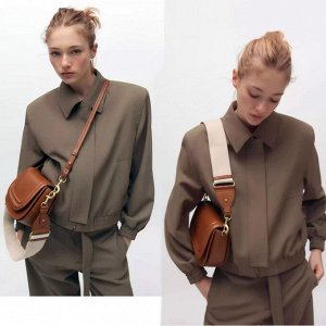 Сумка Сумка бренда &quot; ZARA &quot;- это всегда отменный стиль и высокое качество.Комплектуется 2-мя длинными ремнями: узким кожаным и широким тканевым.
Материал : экокожа
Размер: см.фото