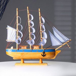 Сувенирная модель корабля «Эрна», 40x7.5x38 см