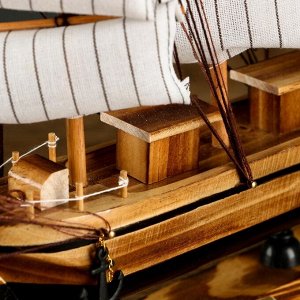 Сувенирная модель корабля «Кариста», трёхмачтовый с белыми парусами, 40x5.5x33 см