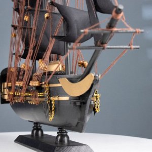 Сувенирная модель корабля «Волк»