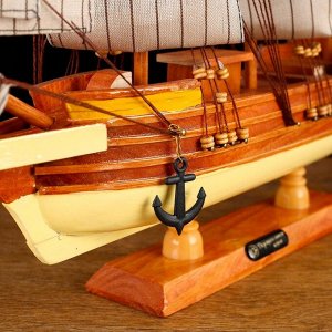 Сувенирная модель корабля «Диана», светлое дерево, паруса бежевые, 10x50x45 см
