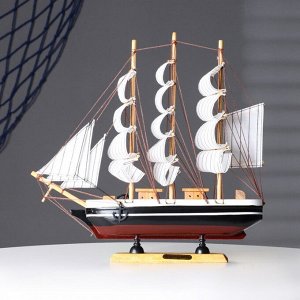 Сувенирная модель корабля «Пилад», борта тёмные, 33x31x5 см