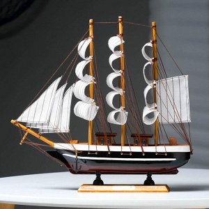 Сувенирная модель корабля «Пилад», борта тёмные, 33x31x5 см