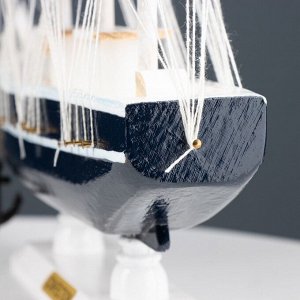 Сувенирная модель корабля «Диана», трёхмачтовый с синими парусами, 40x9x36 см