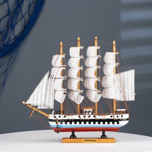 Сувенирная модель корабля «Победа», борта триколор, паруса белые, 32x32.5x7 см