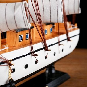 Сувенирная модель корабля «Пиллад», борта белые, паруса белые, 45x9x41 см