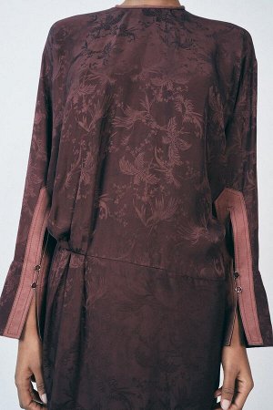 платье ЦВЕТ как на первом фото ПЛАТЬЕ ИЗ ЖАККАРДОВОЙ КОЛЛЕКЦИИ ZW (JACQUARD-KLEID ZW COLLECTION) КОЛЛЕКЦИЯ ZARA WOMAN КОЛЛЕКЦИЯ ZARA WOMAN Платье из 100% вискозы с круглым вырезом и длинными рукавами 