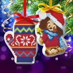 Новогодняя вышивка крестиком на елочной подвеске &quot;Щенок и варежка&quot;, основа 25*35 см