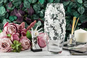 Ваза бочонок 11x11x26 см с белыми цветами