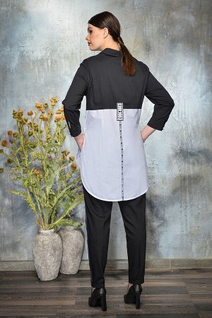 Блуза Блуза Anna Majewska А373 
Состав ткани: Спандекс-5%; Хлопок-95%; 
Рост: 170 см.

Удлиненная блуза свободного кроя с фигурным низом. Застежка по центру переда на пуговицы. Застежка на пуговицы п